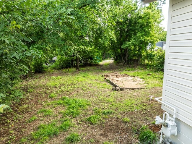 Building Photo - Freshly Updated 2 Bedroom House