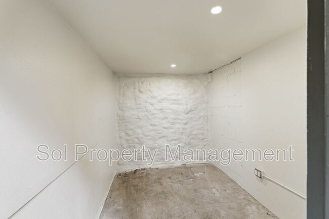 Building Photo - 245 Blue Ridge Dr