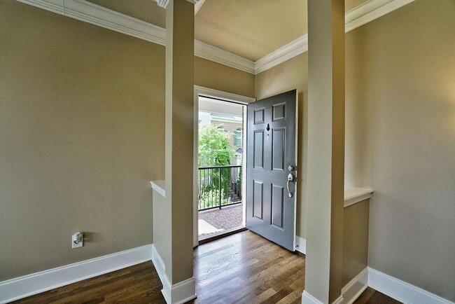 Building Photo - 307 Le Gran Bend