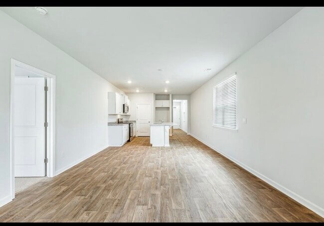 Building Photo - 620 Ladywood Dr
