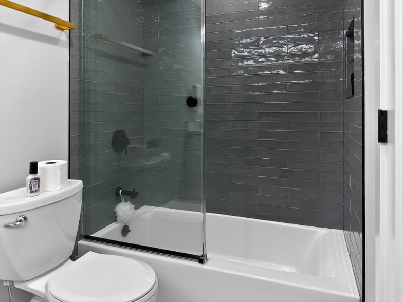 Building Photo - 2451 N Albany Ave