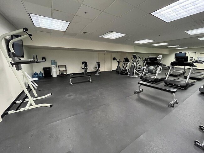 Building Photo - 41539 Woodhaven Dr W