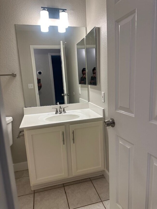 Building Photo - $2,000 For Rent A Lovely 3 Bed 2 Bath 1.673 Sq. Ft. Condo, all One Level Home in Chandler 85225!