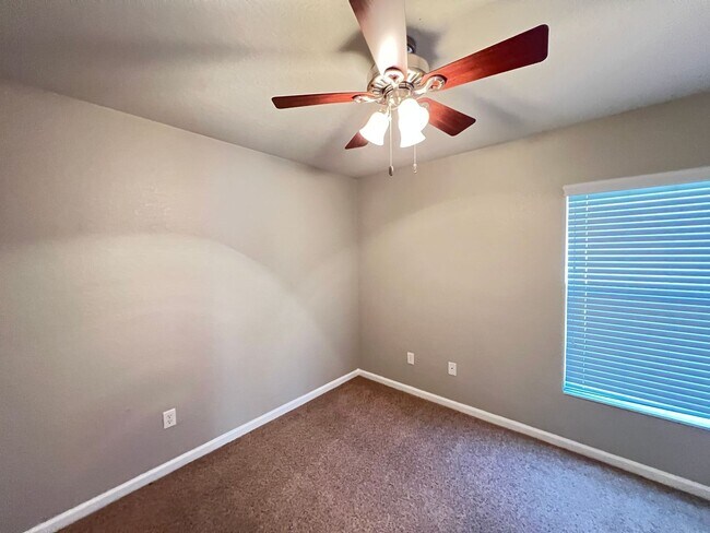 Building Photo - You’ve Found IT! Your Next Home! 4 Bedroom, 2 Bathroom in Ocala — $500 Off a Month’s Rent!!!