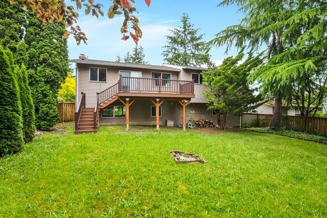 Building Photo - 4 Bedroom 3 Bath Split Level Kirkland