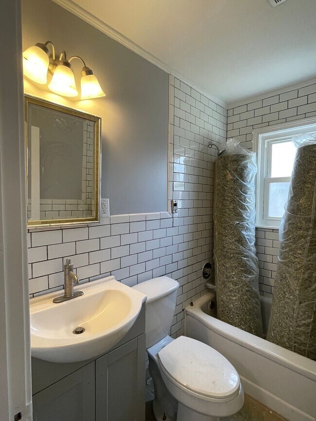 Building Photo - {7516} Prairie Village Ranch | Fenced Backyard | 1 car garage