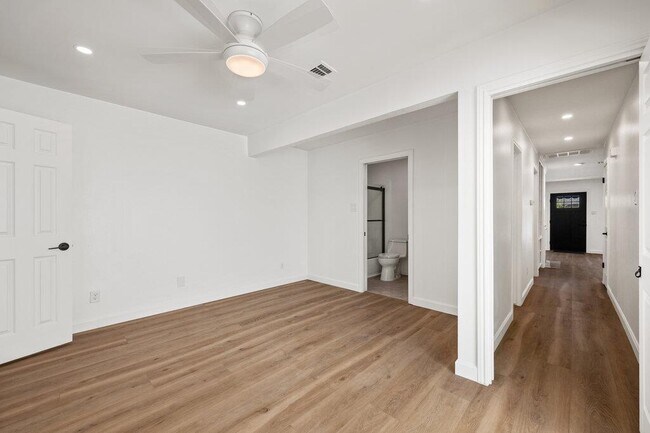 Building Photo - 7201 Chimney Corners