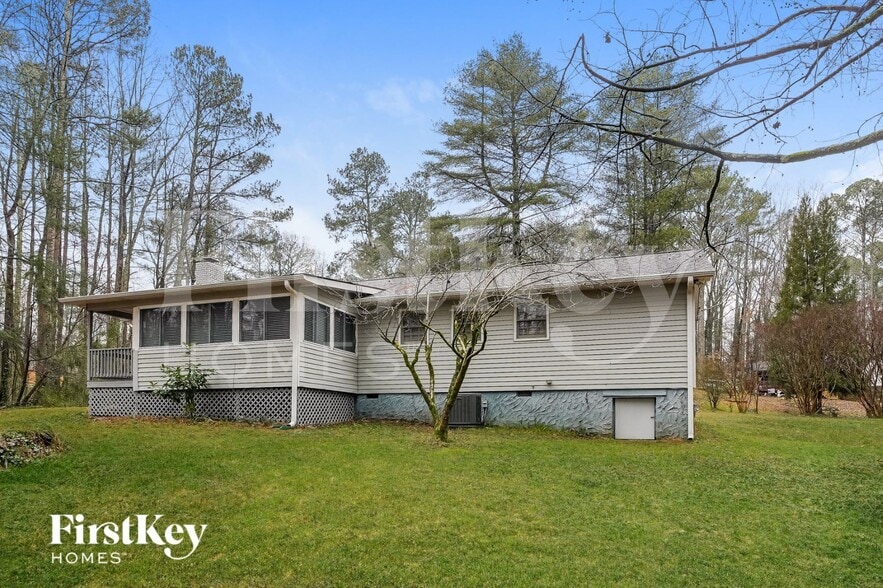 Building Photo - 5292 Clarkview Dr