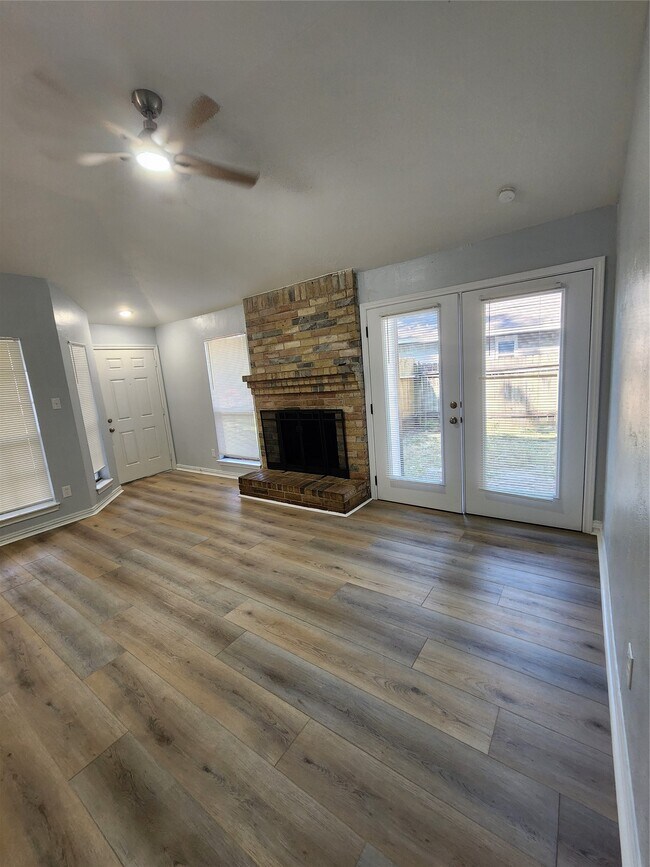 Building Photo - 5003 Maurita Dr