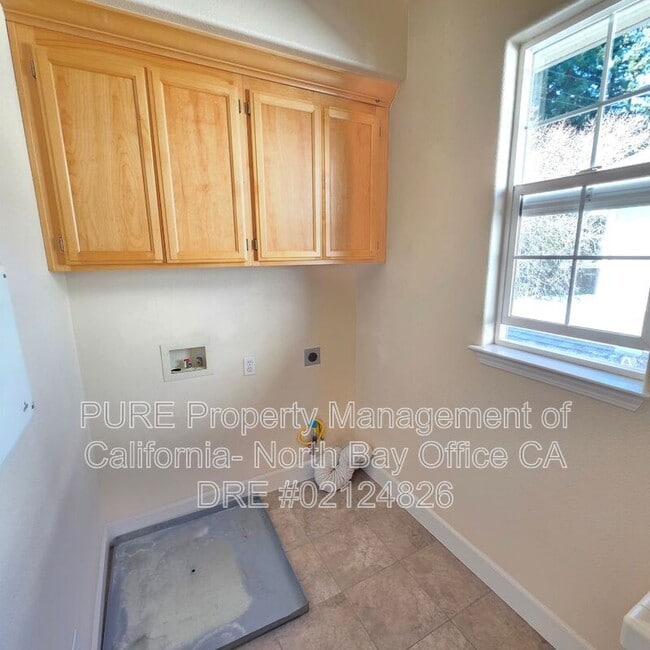 Building Photo - 565 Jorgensen St