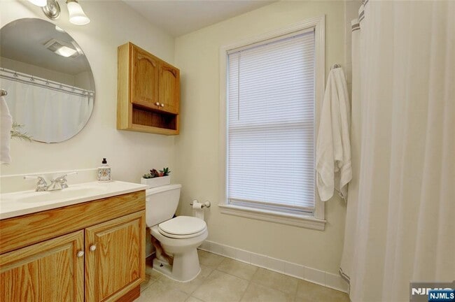 Building Photo - 145 Arch St