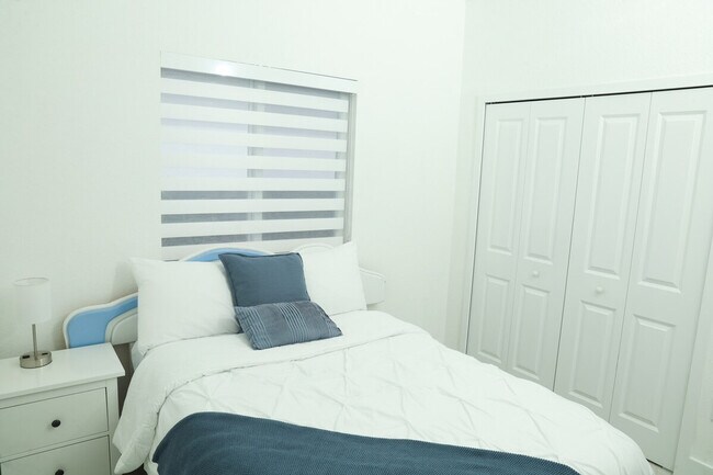 Building Photo - 14758 SW 39th Terrace