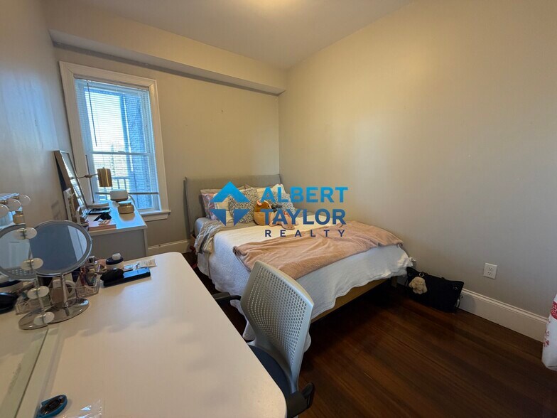 Building Photo - 92 Calumet St