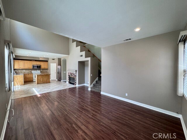Building Photo - 30997 Oakhill Dr
