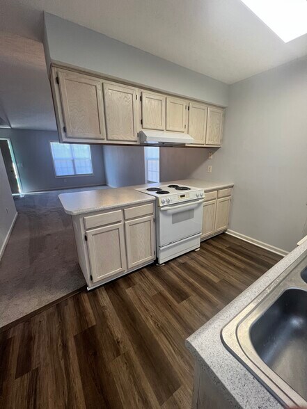 Building Photo - 6923 Alamosa Dr