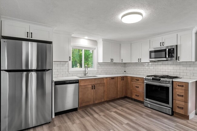 Building Photo - 3 Providence Hill Rd