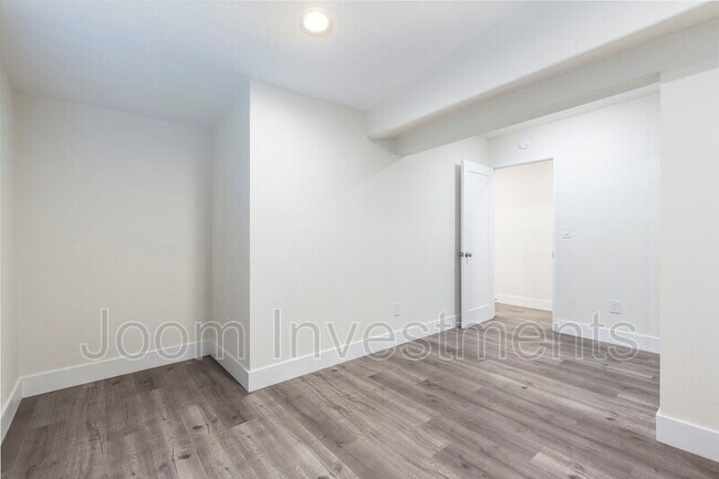 Building Photo - 912 N Stoneman Ave