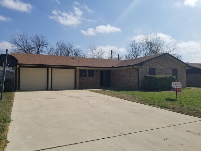 Building Photo - 1710 Kangaroo Ave