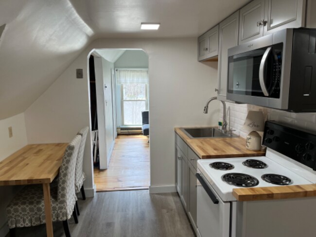 Building Photo - 12 Old Georges Mill Rd