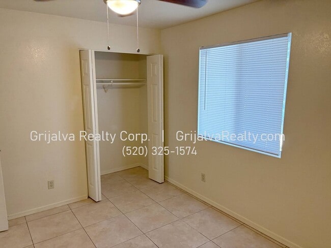 Building Photo - Beautiful 3 Bedroom, 2 Bath Eastside House (Escalante/Camino Seco)