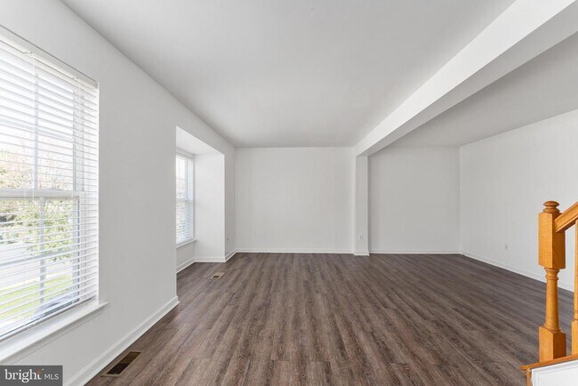 Building Photo - 7102 Finch Ln