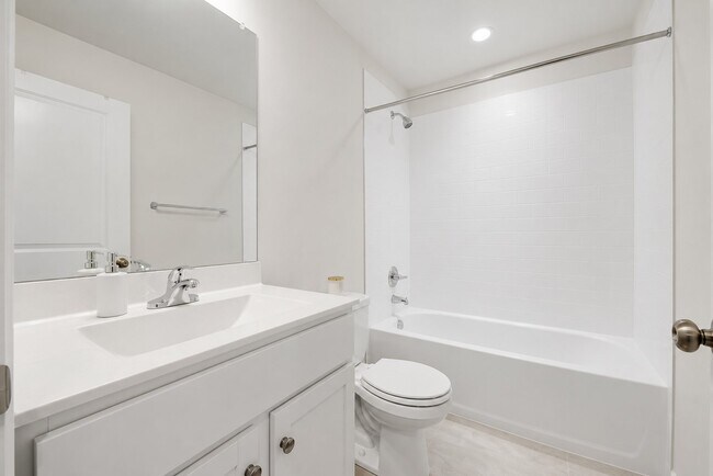 Building Photo - 4019 Grand Reserve Ln