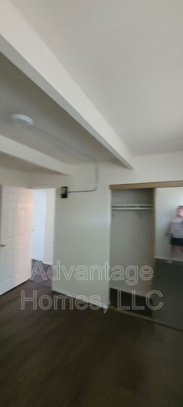 Building Photo - 936 N 71 St