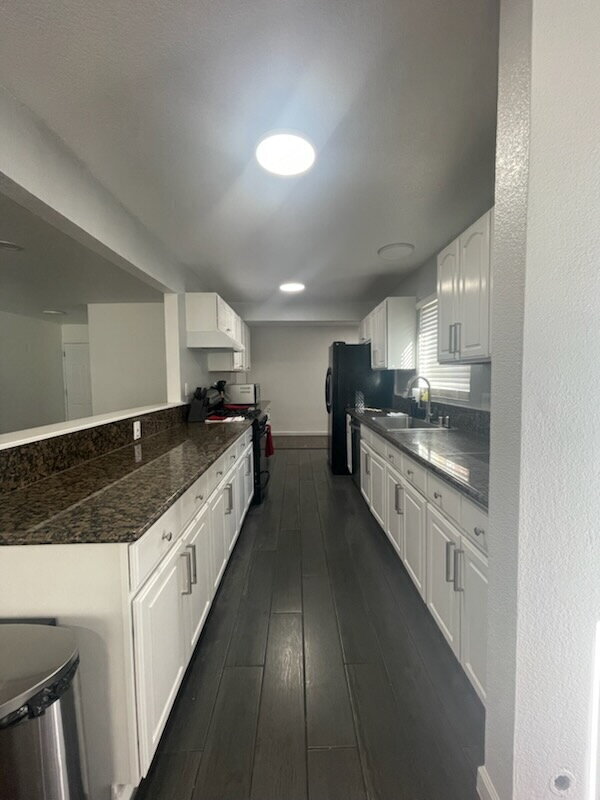 Building Photo - 2445 Town Cir