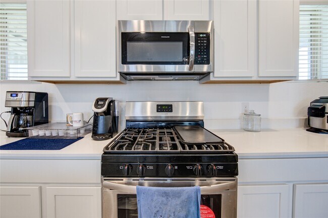 Building Photo - 2904 Cordova Hl Dr