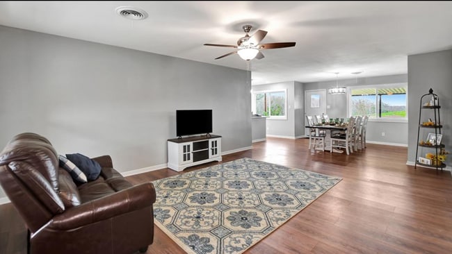 Building Photo - 218 Edward St