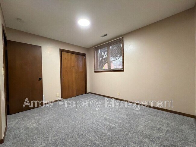 Building Photo - 3831 S 46th St