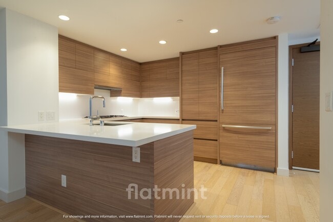 Building Photo - 583 Battery St