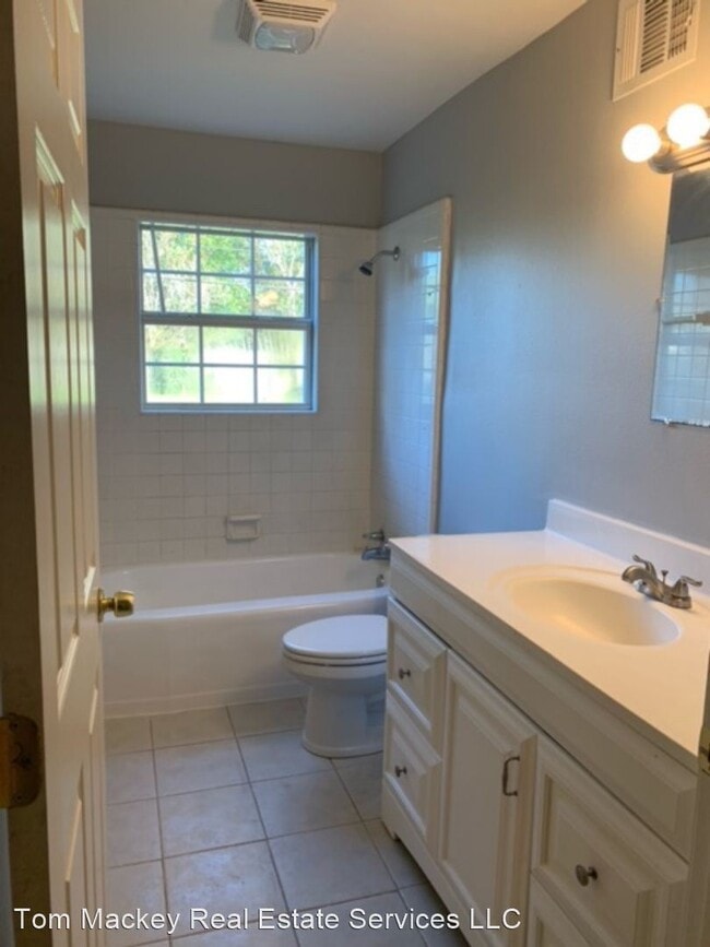 Building Photo - 6 br, 3 bath House - 1133 S. Burgess Dr.