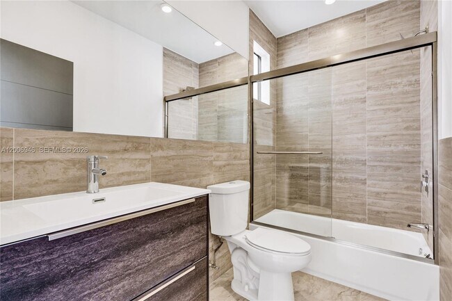 Building Photo - 2887 SW 33rd Ave