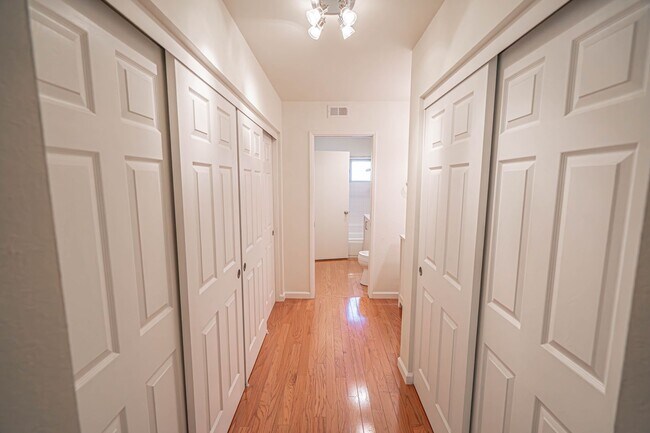 Building Photo - COMING SOON! 1 Bedroom Condo for Rent in V...