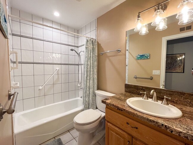 Building Photo - Beautiful 4-bedroom, 2-bathroom Newbury Pa...
