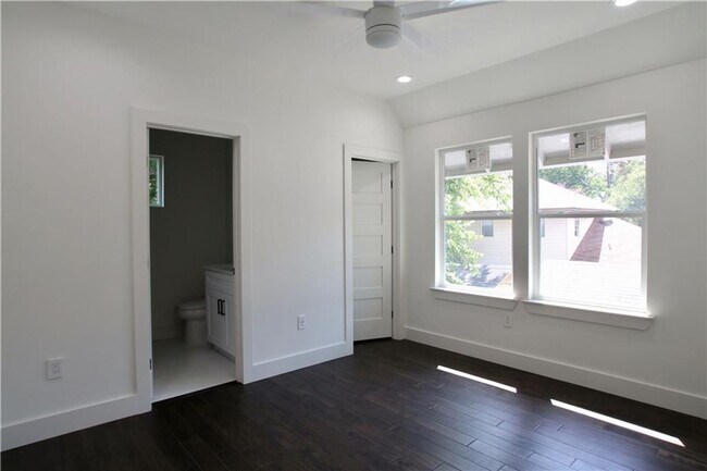 Building Photo - 705 Harris Ave