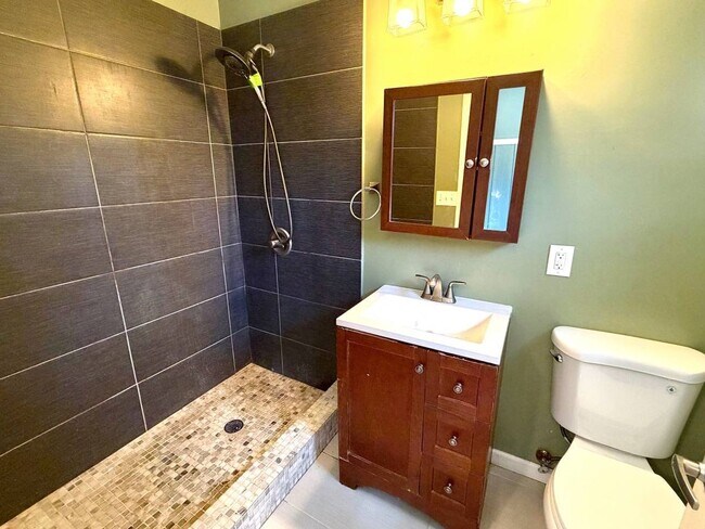 Building Photo - Amazing 3 Bedroom, 2 Bath Home with Gated Entry and Extra Studio
