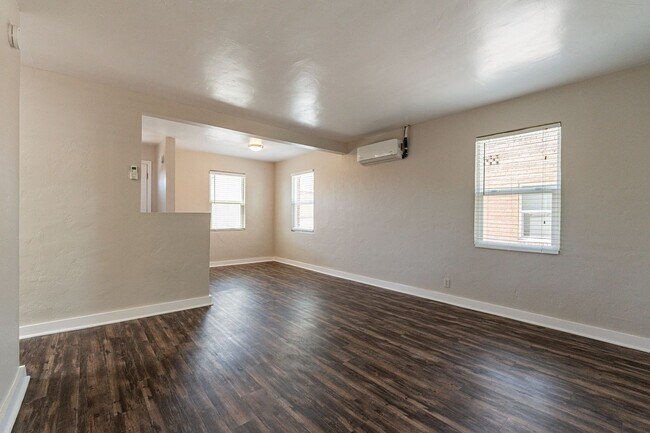 Building Photo - 305-315 N Highland Ave