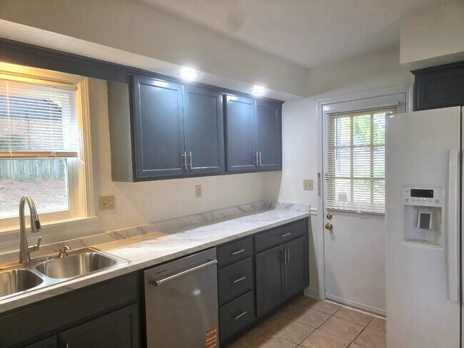Building Photo - 3625 Wincross Dr