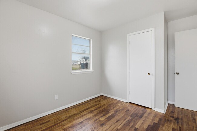 Building Photo - 1520 SE 48th Pl