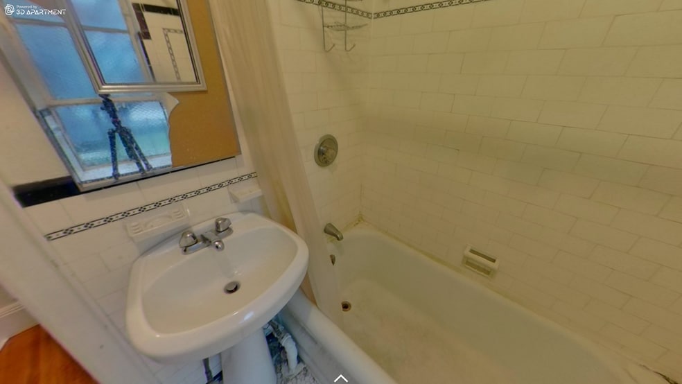 Building Photo - 35 Fellsway W