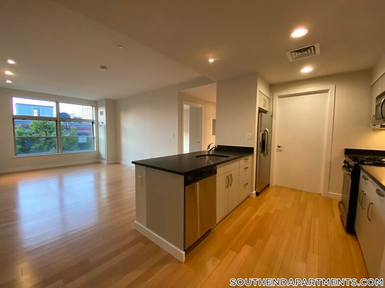 Building Photo - 601 Albany St