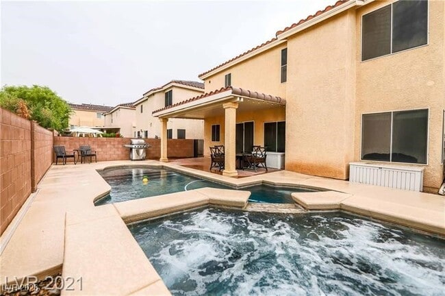 Building Photo - 8450 W Sapphire St