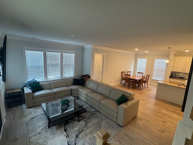 Building Photo - Immaculate Four Bedroom Home in Joliff Lan...