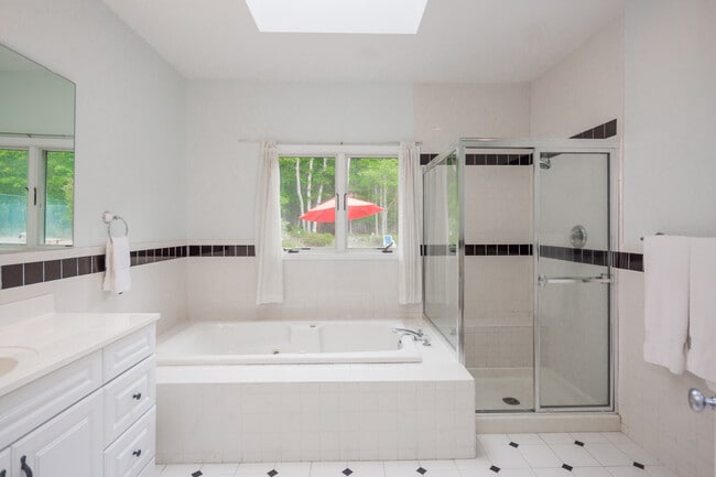 Building Photo - 1 Mountain Laurel Ln