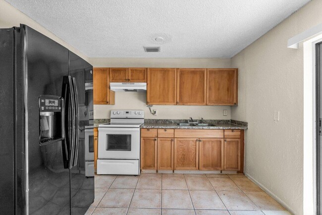 Building Photo - 4758 Gulfstream Rd