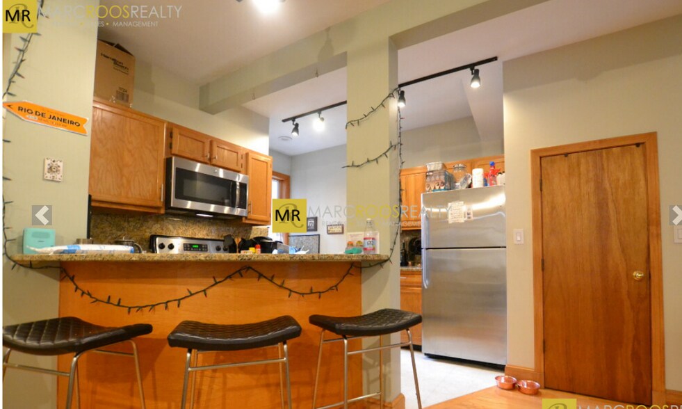 Building Photo - 77 Easton St