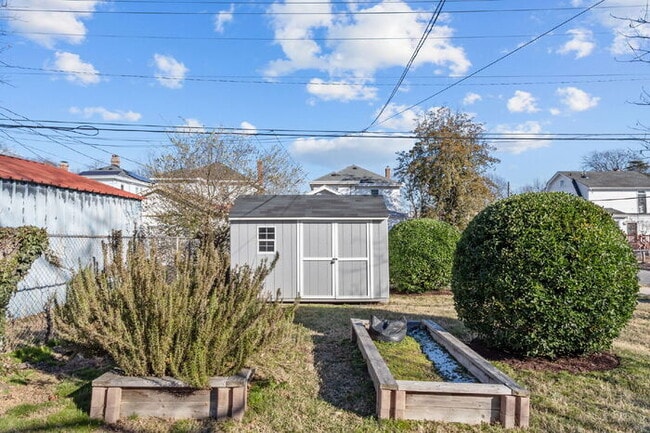 Building Photo - Updated 1920s Colonial in Northside – 3 Bed, 4 Bath – Available Now – $2,895/mo