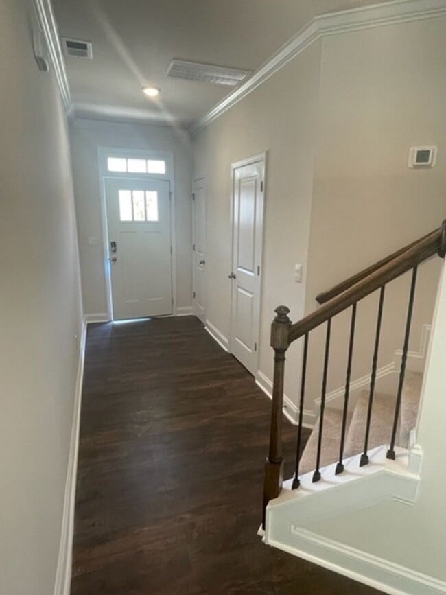 Building Photo - Beautiful 3BR 2.5BA Townhome w/ 1 Car Garage • Updated Kitchen in Huntersville